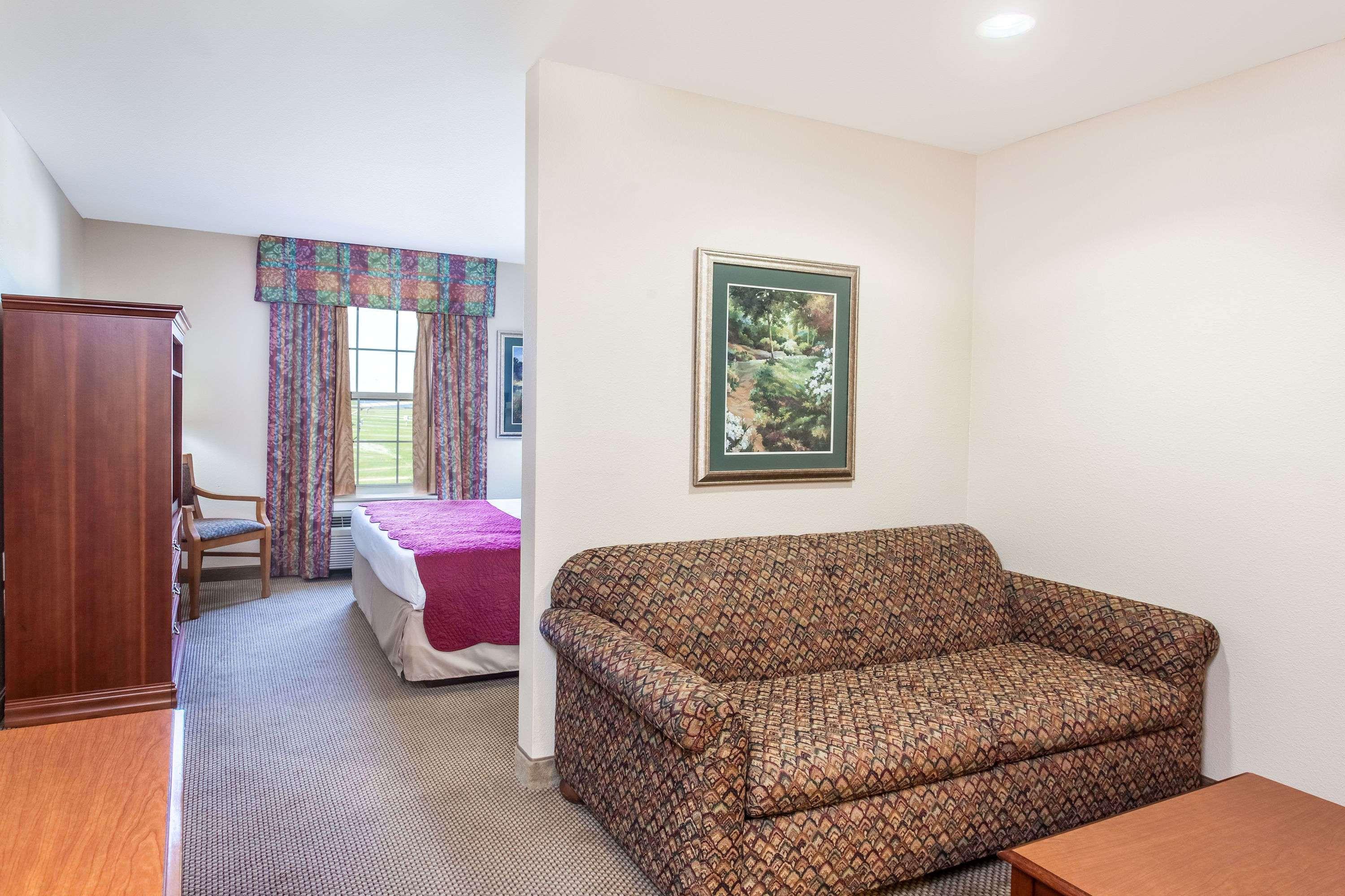 Ramada By Wyndham Sparta/At Speedway Extérieur photo