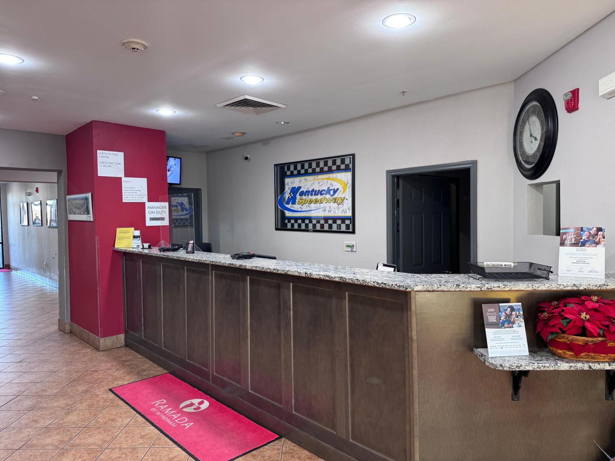 Ramada By Wyndham Sparta/At Speedway Extérieur photo