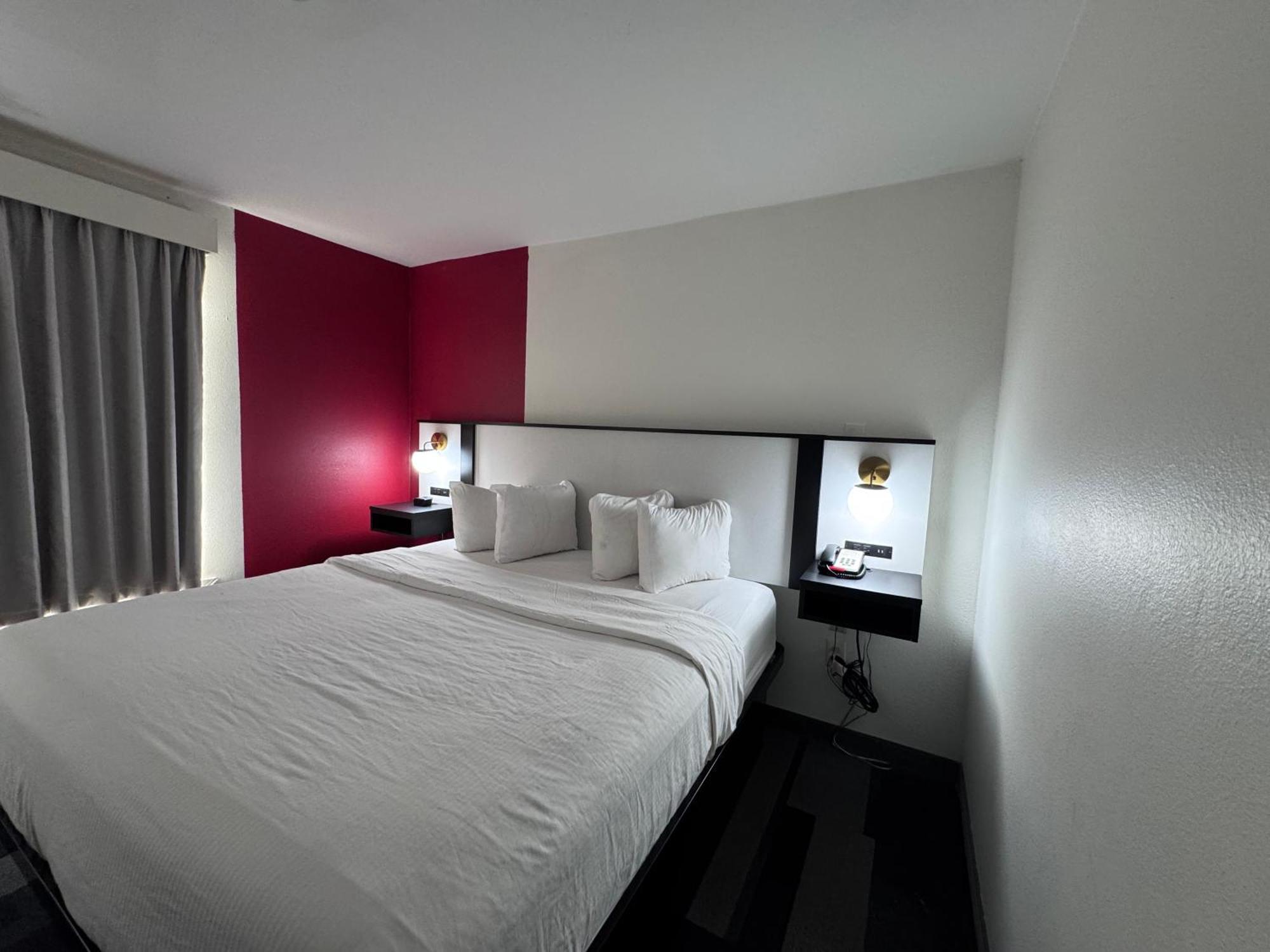 Ramada By Wyndham Sparta/At Speedway Extérieur photo