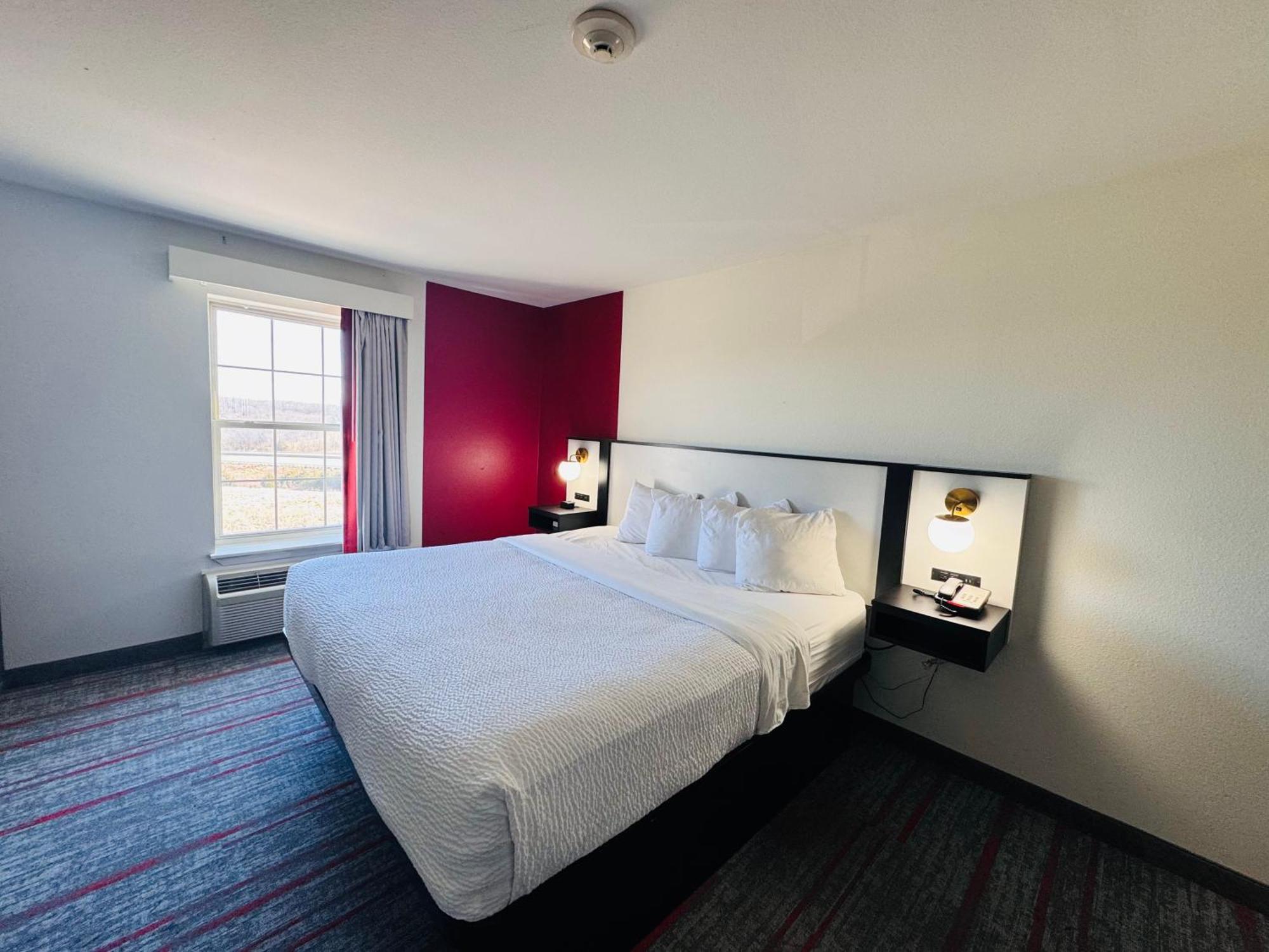 Ramada By Wyndham Sparta/At Speedway Extérieur photo