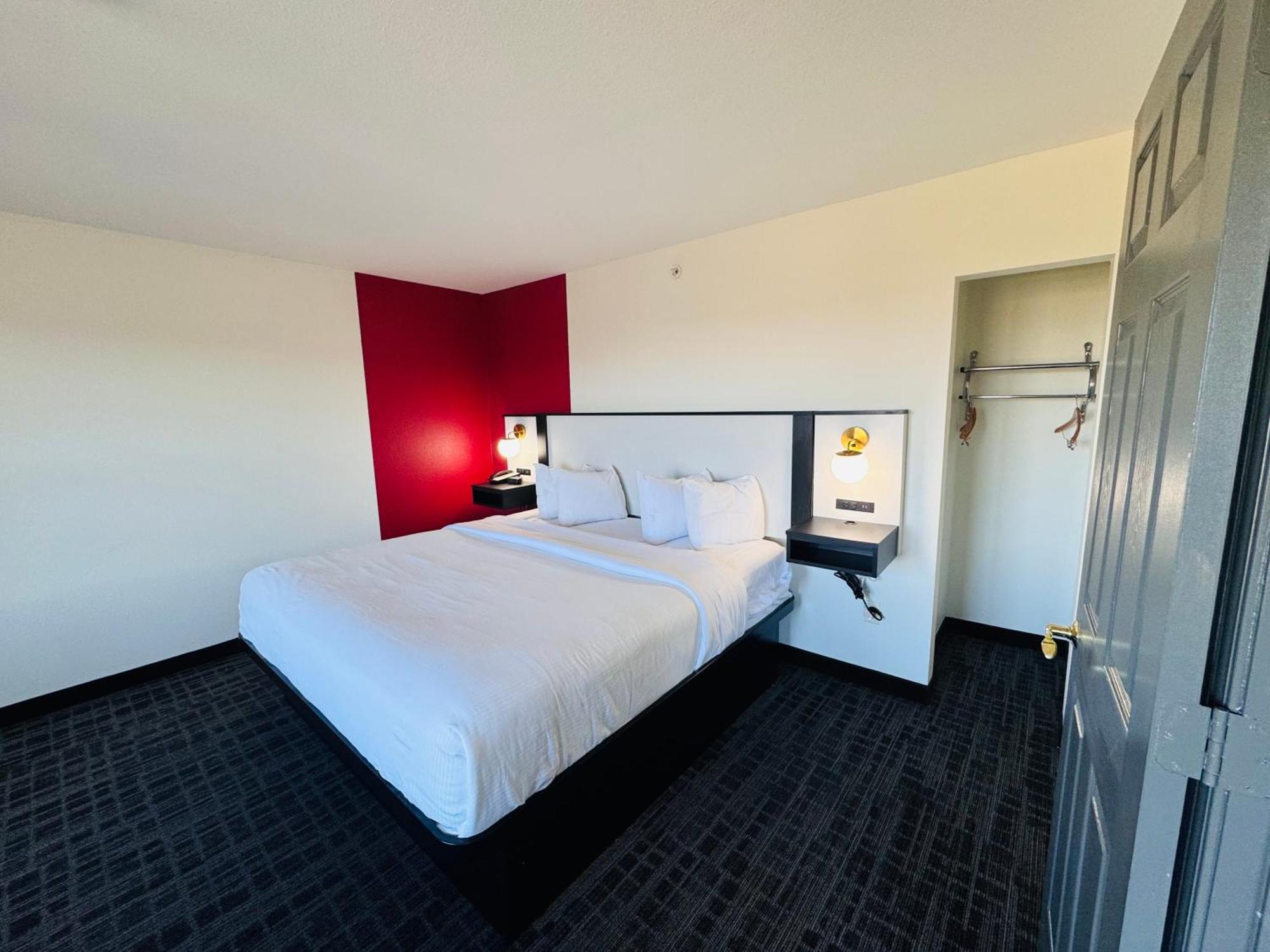 Ramada By Wyndham Sparta/At Speedway Extérieur photo