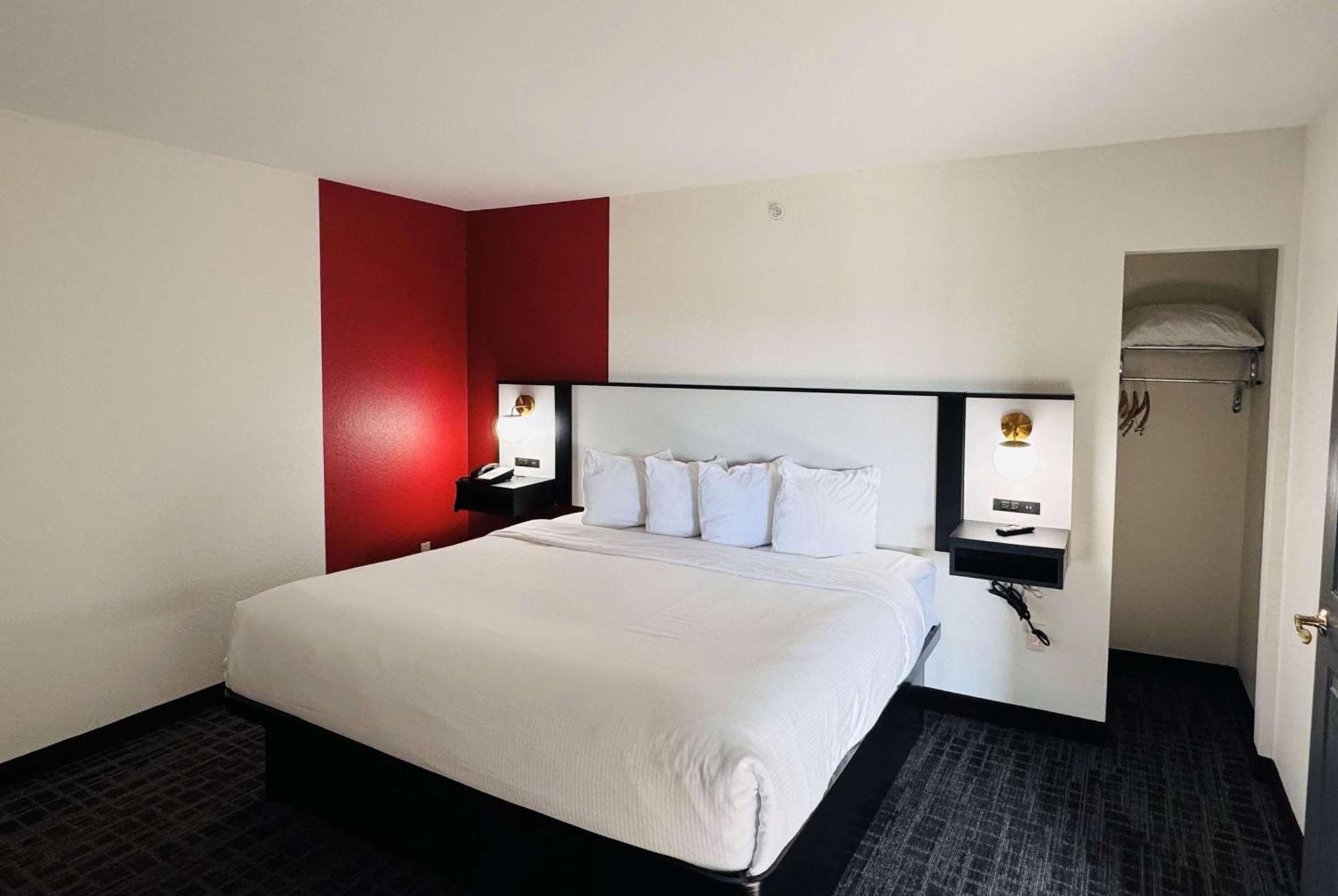 Ramada By Wyndham Sparta/At Speedway Extérieur photo