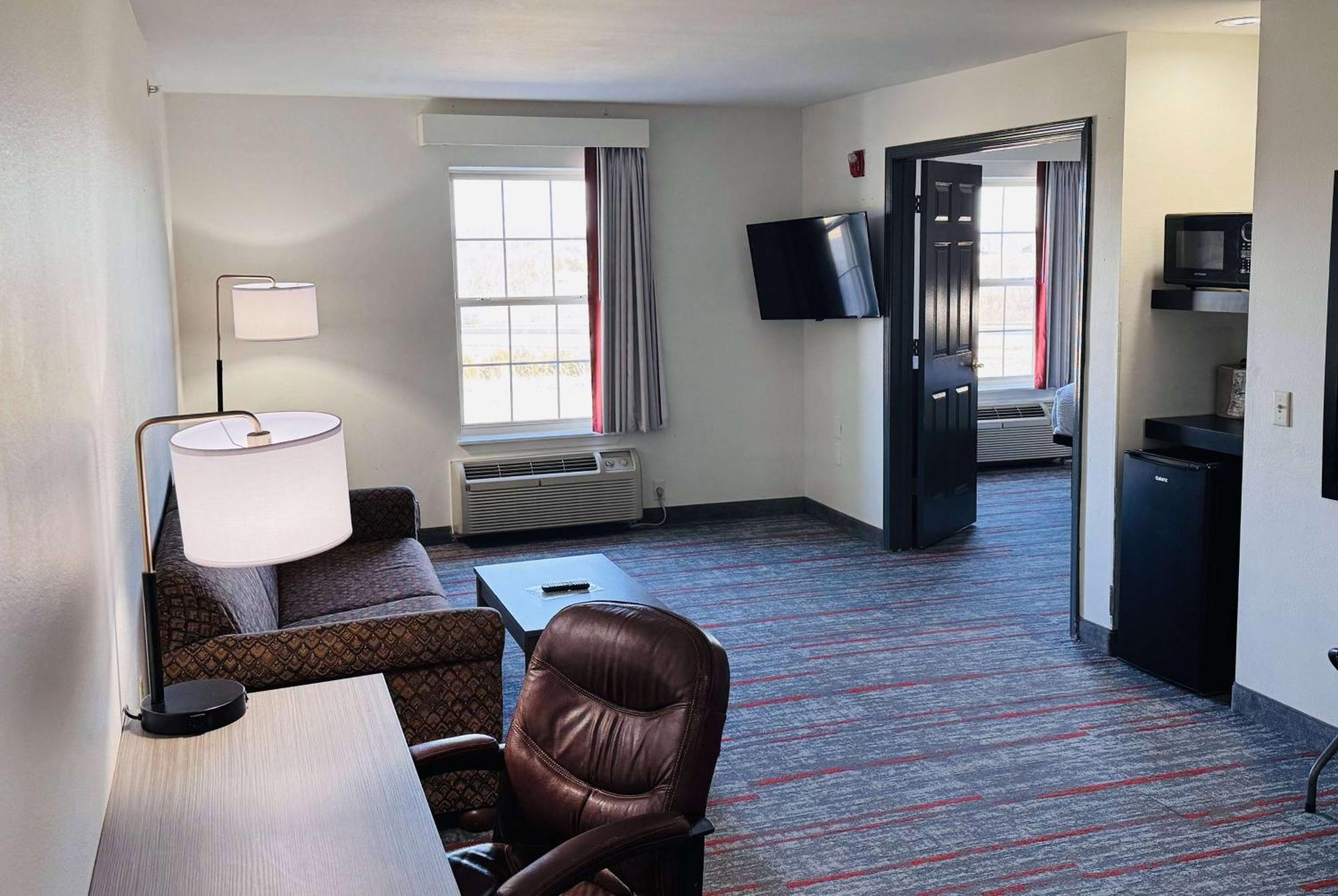 Ramada By Wyndham Sparta/At Speedway Extérieur photo